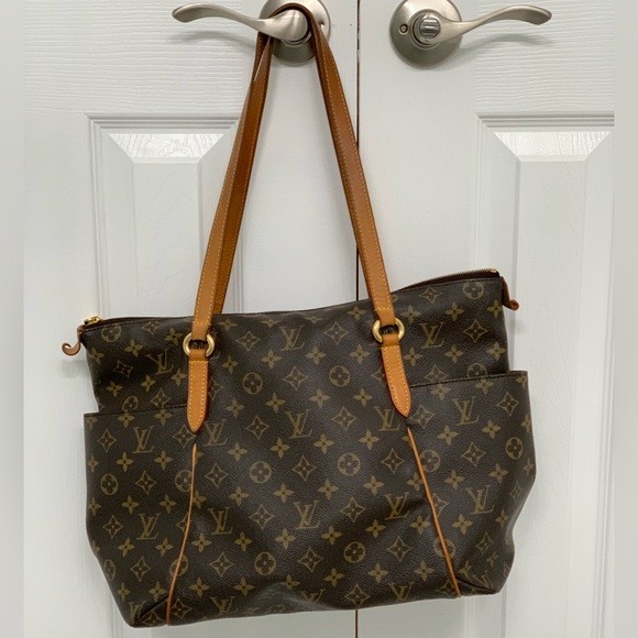 Louis Vuitton Totally PM Tote - Picture 4 of 15